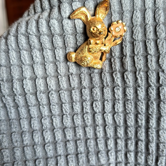 Vintage Avon Rabbit Pin - Picture 3 of 4